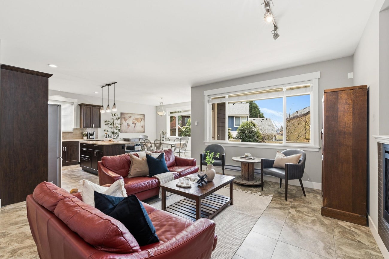 2558 Burian Drive - Coquitlam East Single Family Residence for Sale, 3 Bedrooms (R3105558)# - 4