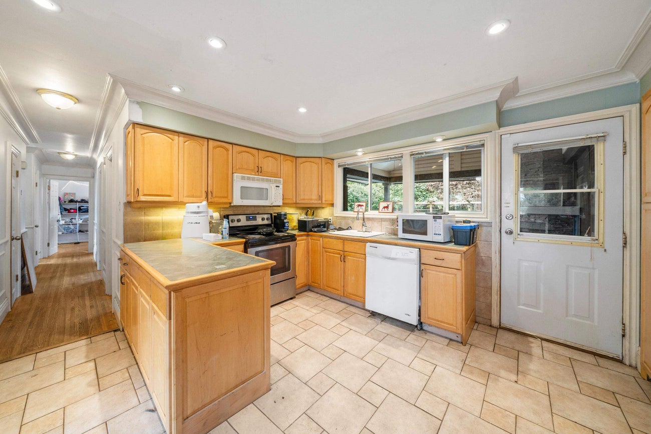 360 Seaforth Crescent - Central Coquitlam single-family-residence for Sale, 4 Bedrooms (R3105658)# - 13