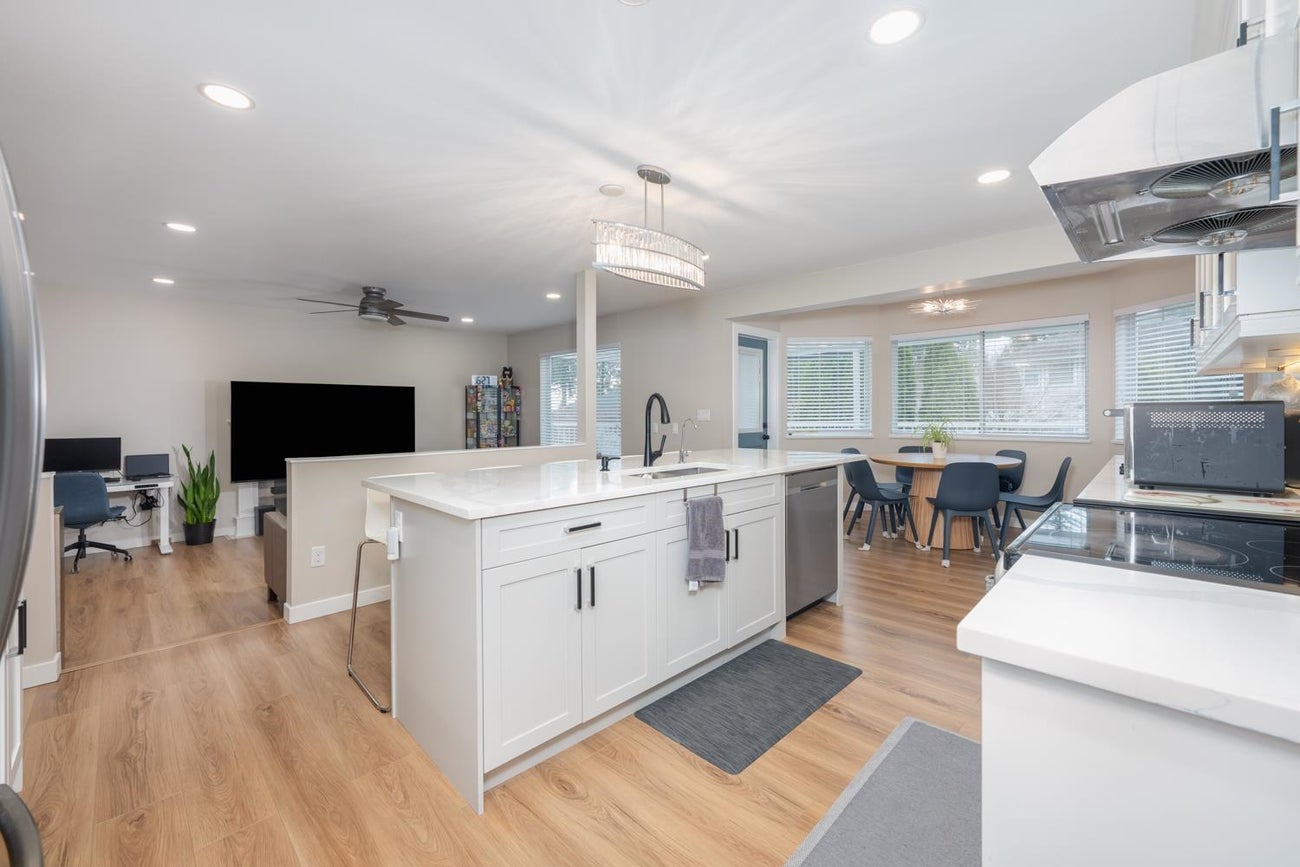 418 Balfour Drive - Coquitlam East Single Family Residence for Sale, 7 Bedrooms (R3106500)# - 11