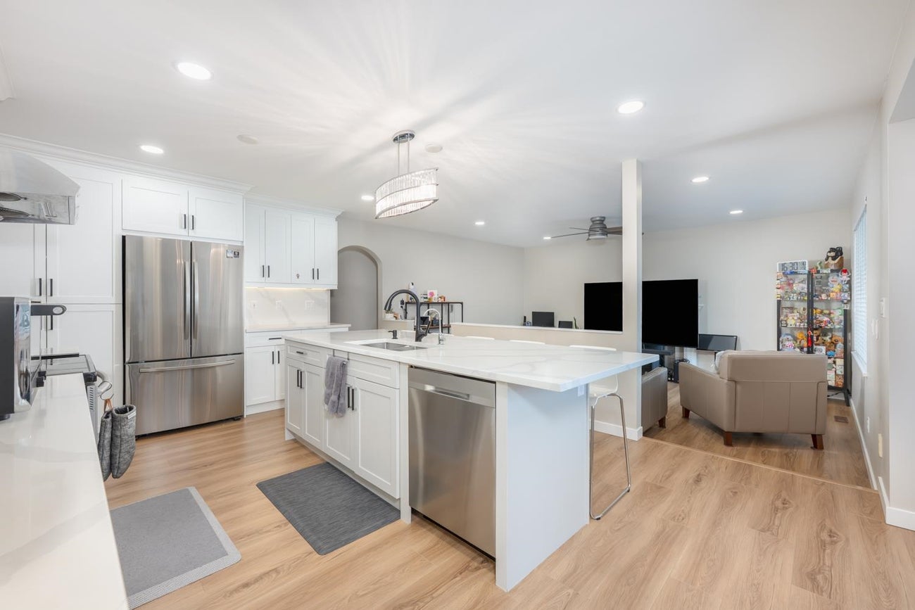 418 Balfour Drive - Coquitlam East Single Family Residence for Sale, 7 Bedrooms (R3106500)# - 12