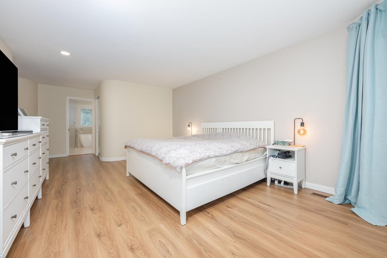 418 Balfour Drive - Coquitlam East Single Family Residence for Sale, 7 Bedrooms (R3106500)# - 18