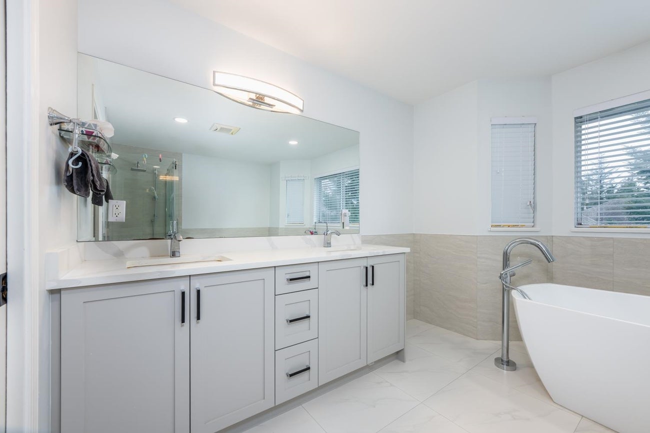 418 Balfour Drive - Coquitlam East Single Family Residence for Sale, 7 Bedrooms (R3106500)# - 20