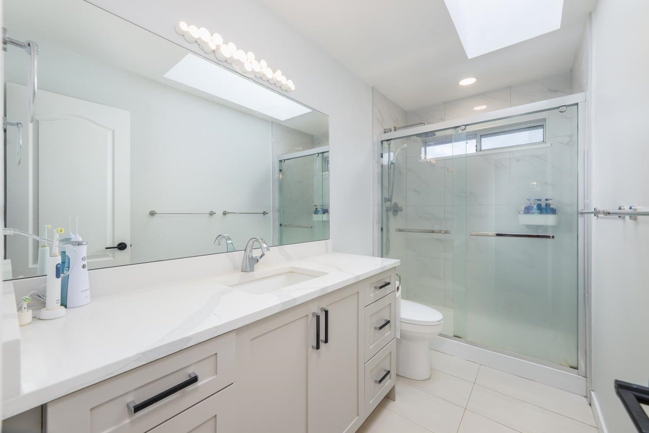 418 Balfour Drive - Coquitlam East Single Family Residence for Sale, 7 Bedrooms (R3106500)# - 25