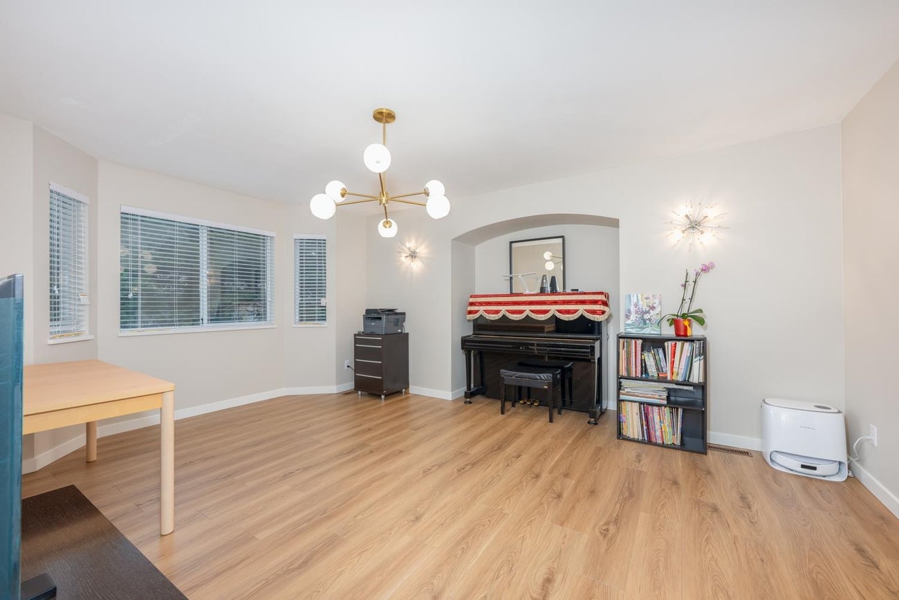 418 Balfour Drive - Coquitlam East Single Family Residence for Sale, 7 Bedrooms (R3106500)# - 7
