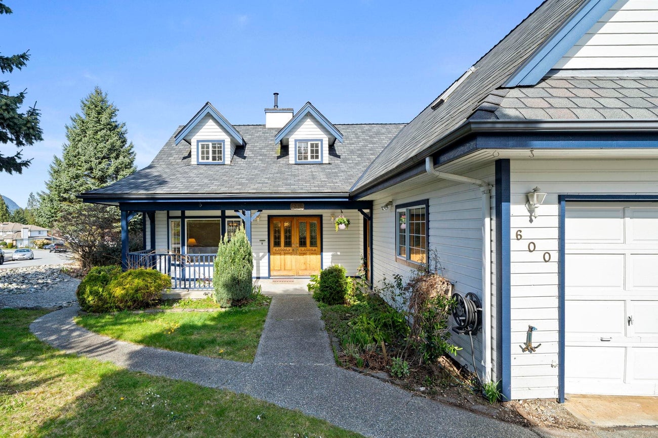600 Clearwater Way - Coquitlam East single-family-residence for Sale, 4 Bedrooms (R3107115)# - 4