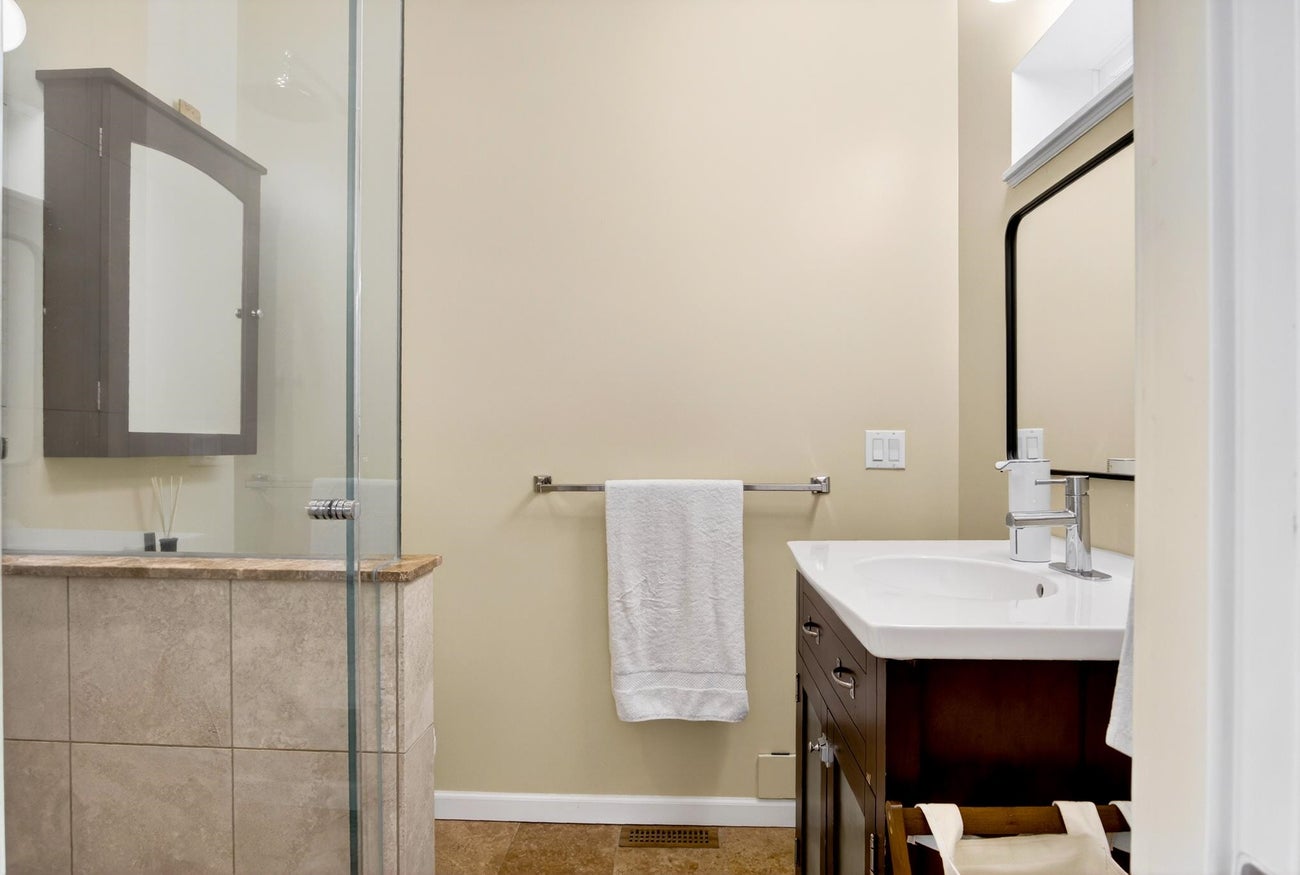 981 Kinsac Street - Coquitlam West Single Family Residence for Sale, 5 Bedrooms (R3107267)# - 27