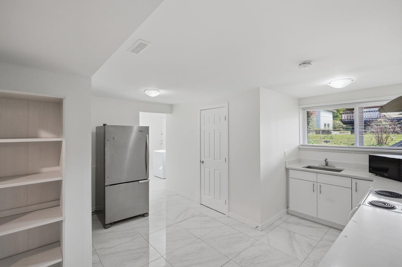 1106 Duthie Avenue - Simon Fraser Univer. single-family-residence for Sale, 6 Bedrooms (R3107289)# - 21