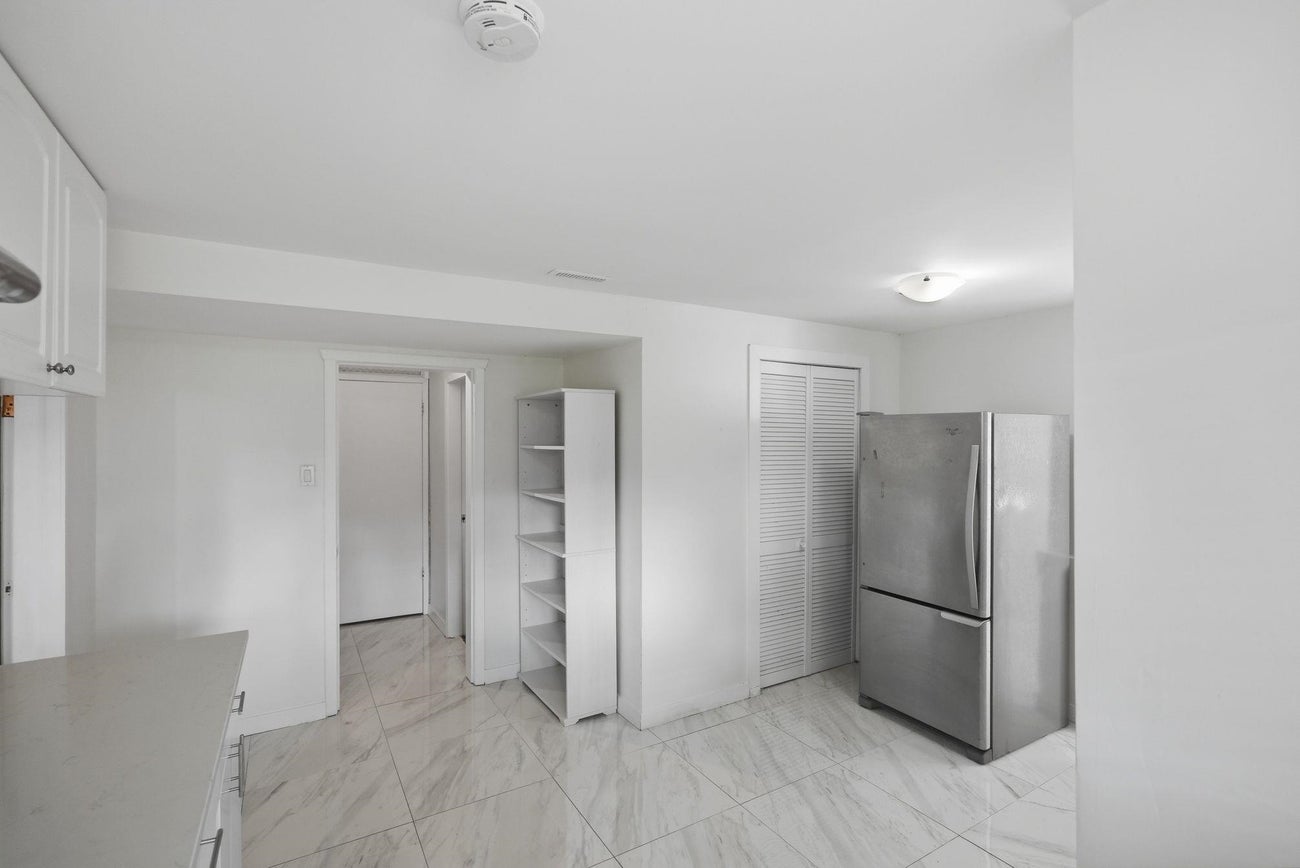 1106 Duthie Avenue - Simon Fraser Univer. single-family-residence for Sale, 6 Bedrooms (R3107289)# - 25
