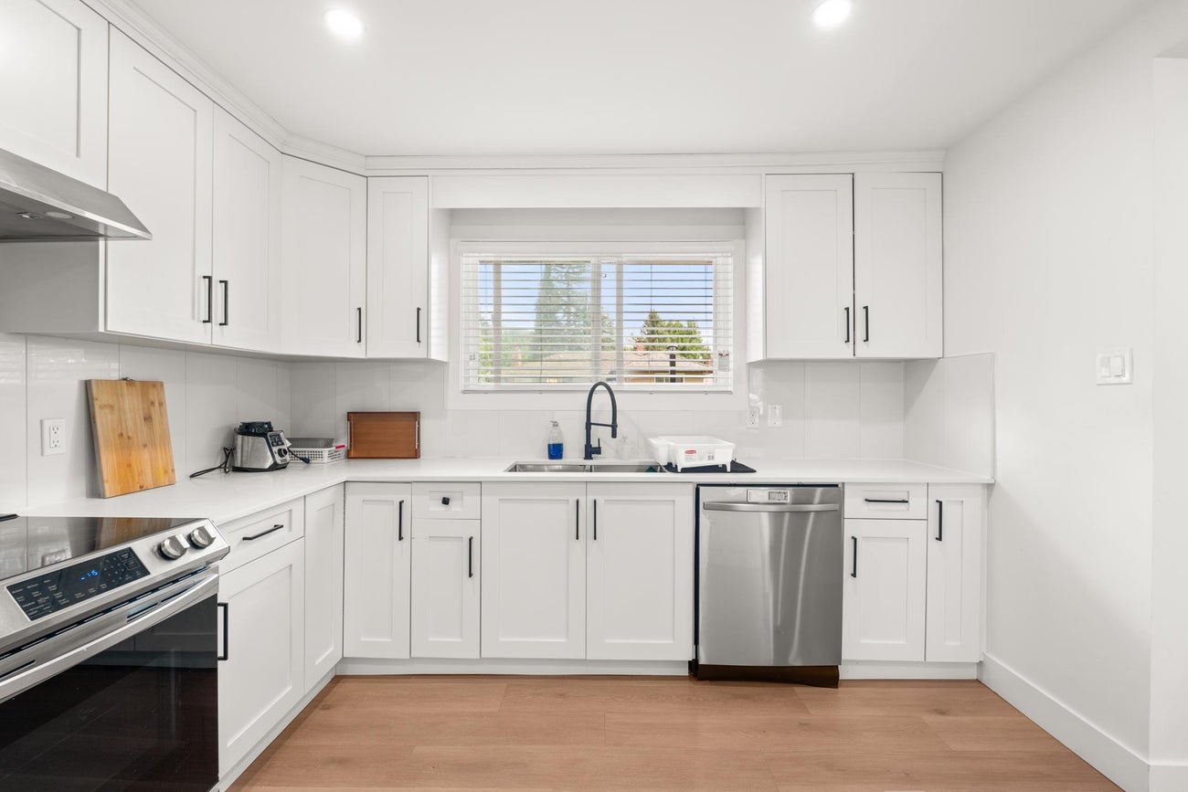 1106 Duthie Avenue - Simon Fraser Univer. single-family-residence for Sale, 6 Bedrooms (R3107289)# - 7