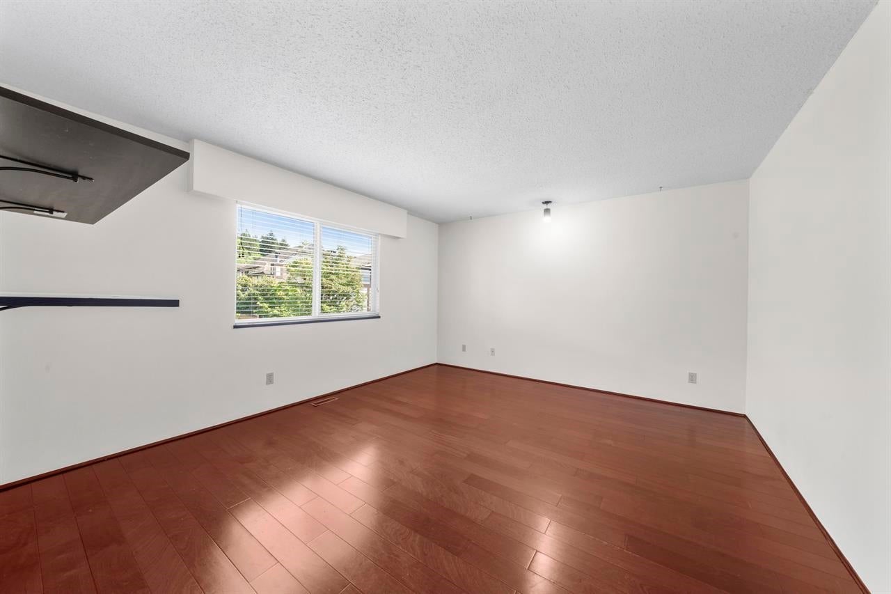 1060 Ayshire Drive - Simon Fraser Univer. Single Family Residence for Sale, 6 Bedrooms (R3108355)# - 10