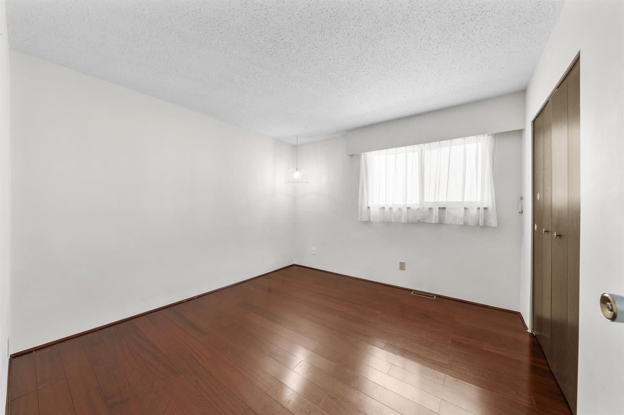 1060 Ayshire Drive - Simon Fraser Univer. Single Family Residence for Sale, 6 Bedrooms (R3108355)# - 11