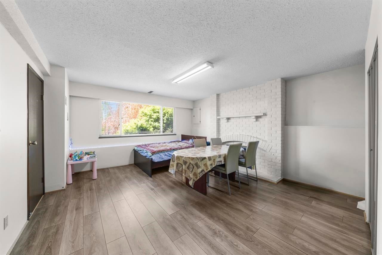 1060 Ayshire Drive - Simon Fraser Univer. Single Family Residence for Sale, 6 Bedrooms (R3108355)# - 16