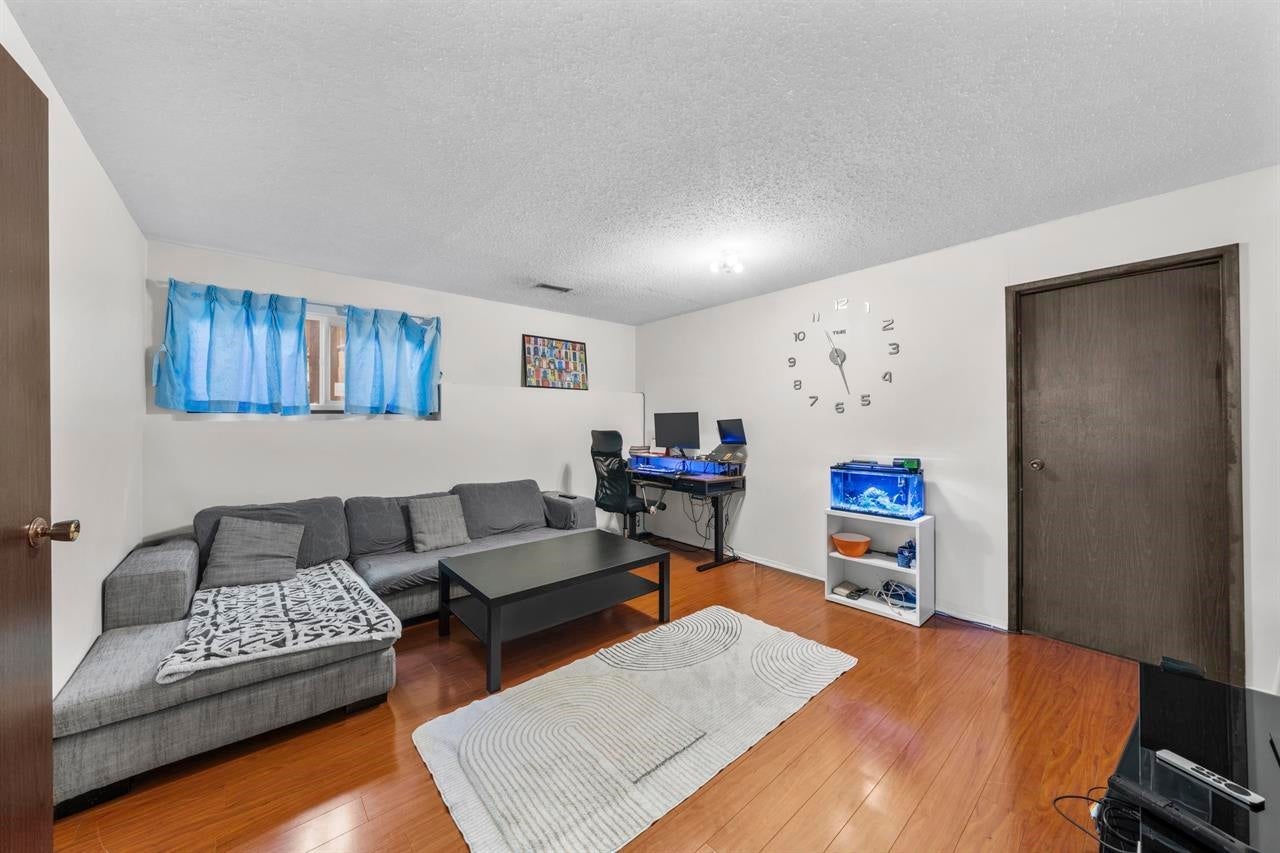 1060 Ayshire Drive - Simon Fraser Univer. Single Family Residence for Sale, 6 Bedrooms (R3108355)# - 18