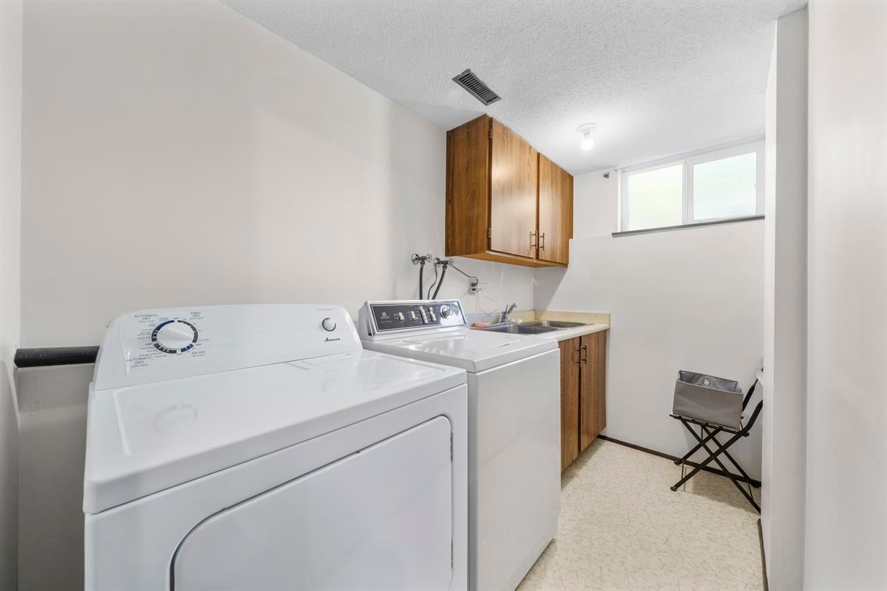 1060 Ayshire Drive - Simon Fraser Univer. Single Family Residence for Sale, 6 Bedrooms (R3108355)# - 20