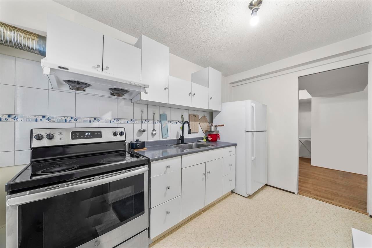 1060 Ayshire Drive - Simon Fraser Univer. Single Family Residence for Sale, 6 Bedrooms (R3108355)# - 21