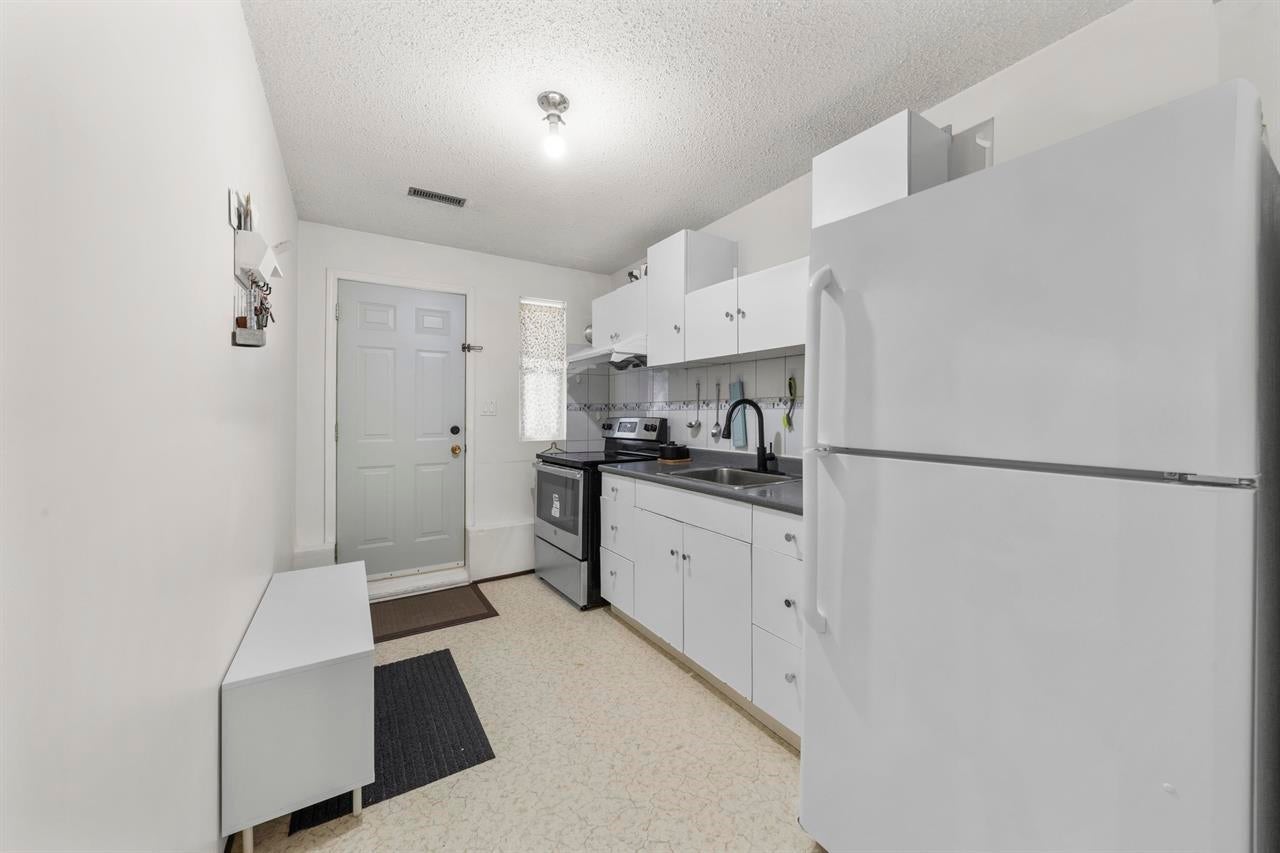 1060 Ayshire Drive - Simon Fraser Univer. Single Family Residence for Sale, 6 Bedrooms (R3108355)# - 22