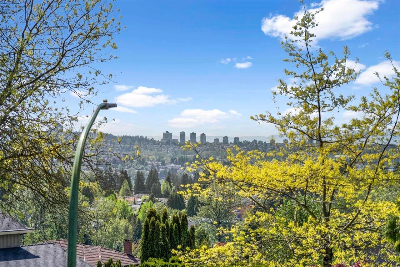 1060 Ayshire Drive - Simon Fraser Univer. Single Family Residence for Sale, 6 Bedrooms (R3108355)# - 24