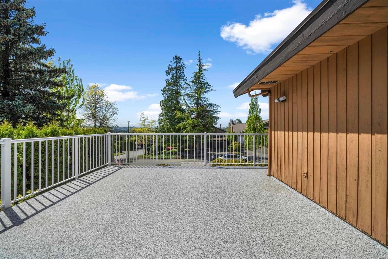 1060 Ayshire Drive - Simon Fraser Univer. Single Family Residence for Sale, 6 Bedrooms (R3108355)# - 4