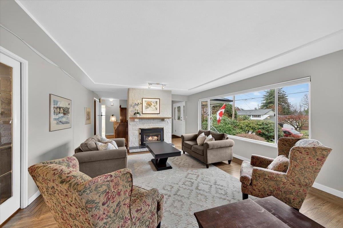 812 Grover Avenue - Coquitlam West Single Family Residence for Sale, 4 Bedrooms (R3109236)# - 4