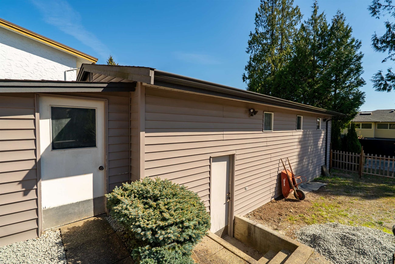 1056 Dansey Avenue - Central Coquitlam Single Family Residence for Sale, 5 Bedrooms (R3110399)# - 27