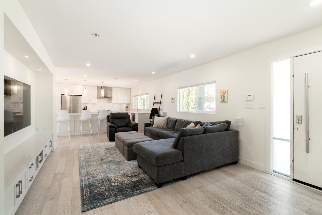 1056 Dansey Avenue - Central Coquitlam Single Family Residence for Sale, 5 Bedrooms (R3110399)# - 5