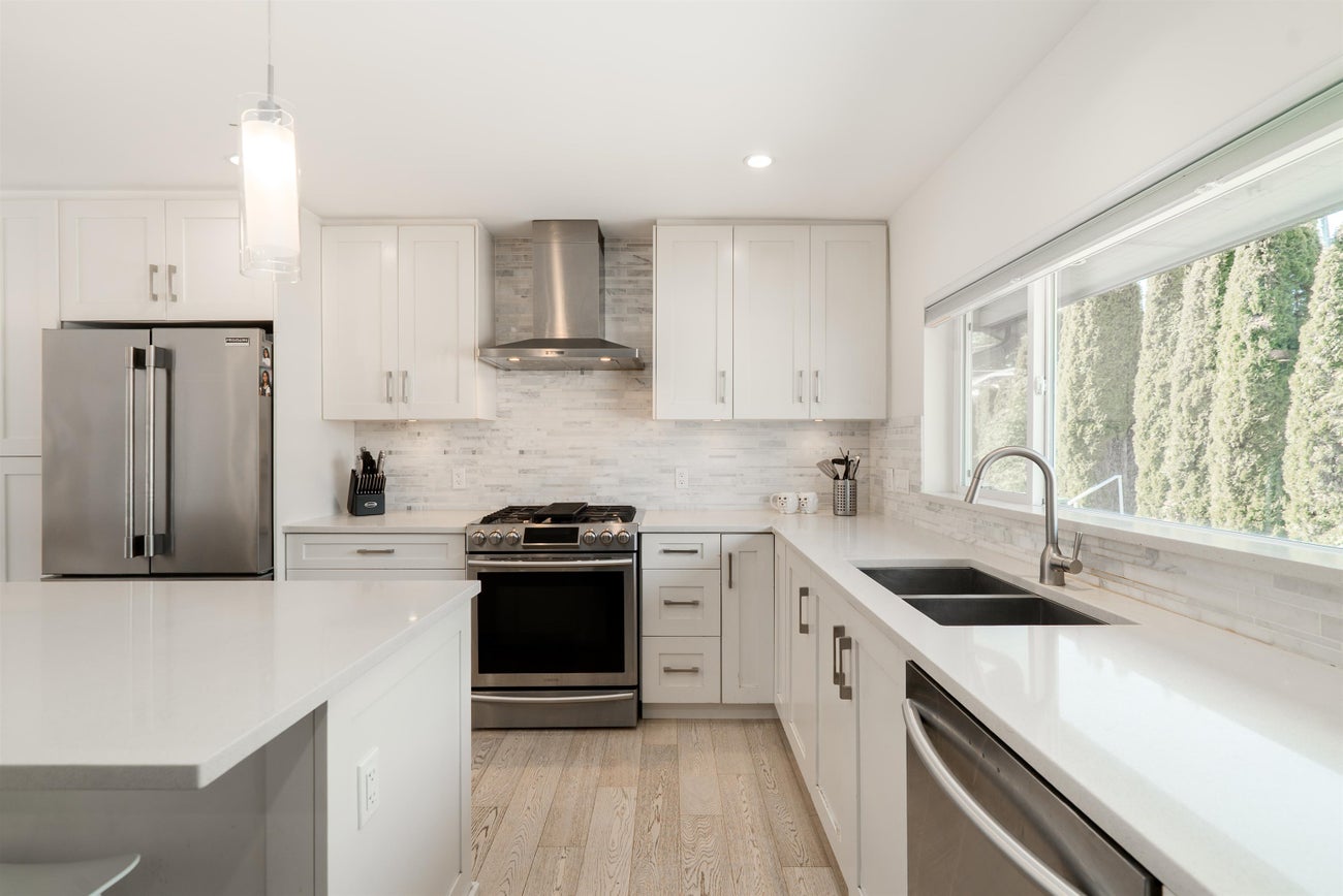 1056 Dansey Avenue - Central Coquitlam Single Family Residence for Sale, 5 Bedrooms (R3110399)# - 7