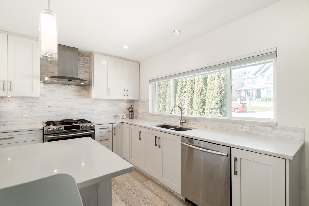 1056 Dansey Avenue - Central Coquitlam Single Family Residence for Sale, 5 Bedrooms (R3110399)# - 9