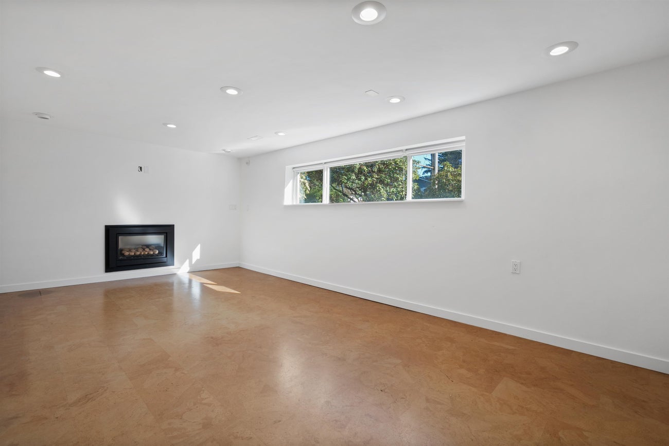 2039 Compton Court - Central Coquitlam Single Family Residence for Sale, 5 Bedrooms (R3111225)# - 18