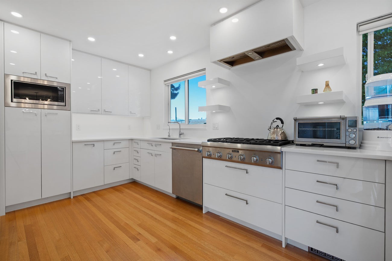 2039 Compton Court - Central Coquitlam Single Family Residence for Sale, 5 Bedrooms (R3111225)# - 4