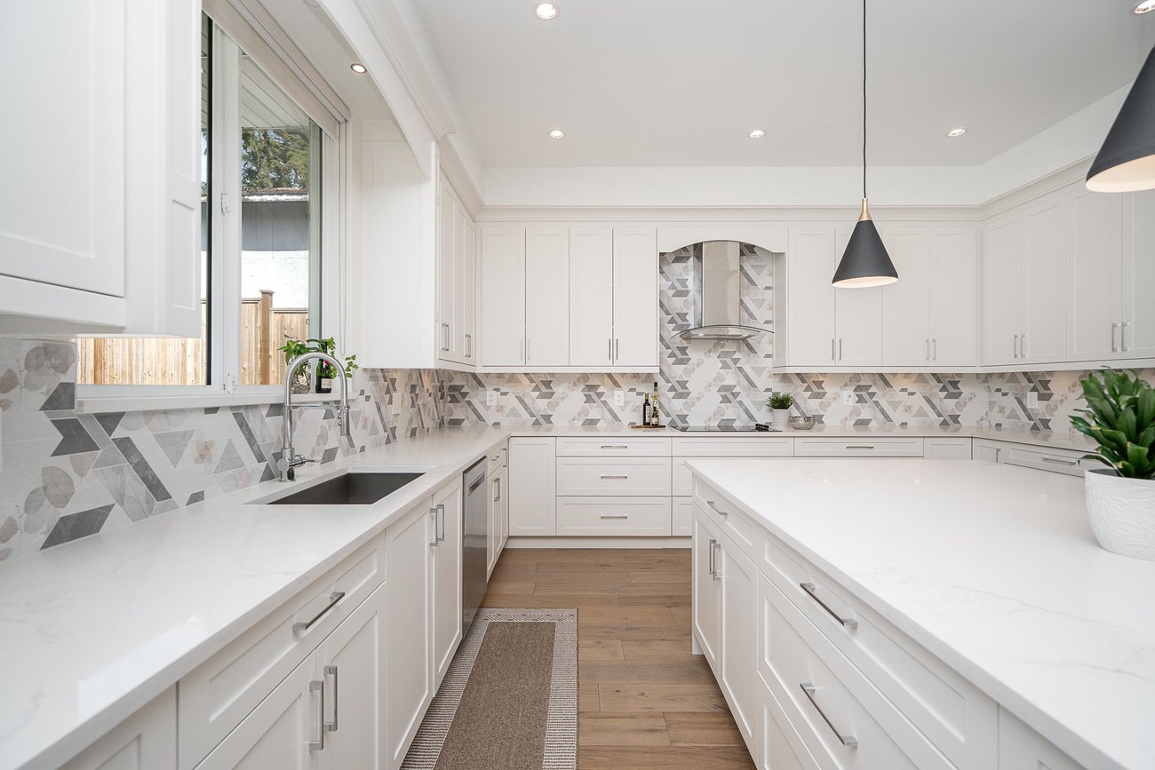 576 Linton Street - Central Coquitlam Single Family Residence for Sale, 7 Bedrooms (R3111434)# - 11