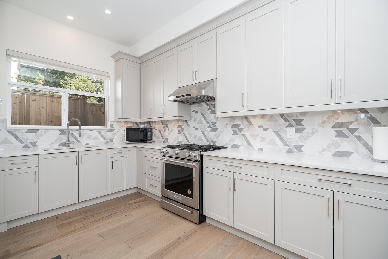 576 Linton Street - Central Coquitlam Single Family Residence for Sale, 7 Bedrooms (R3111434)# - 12