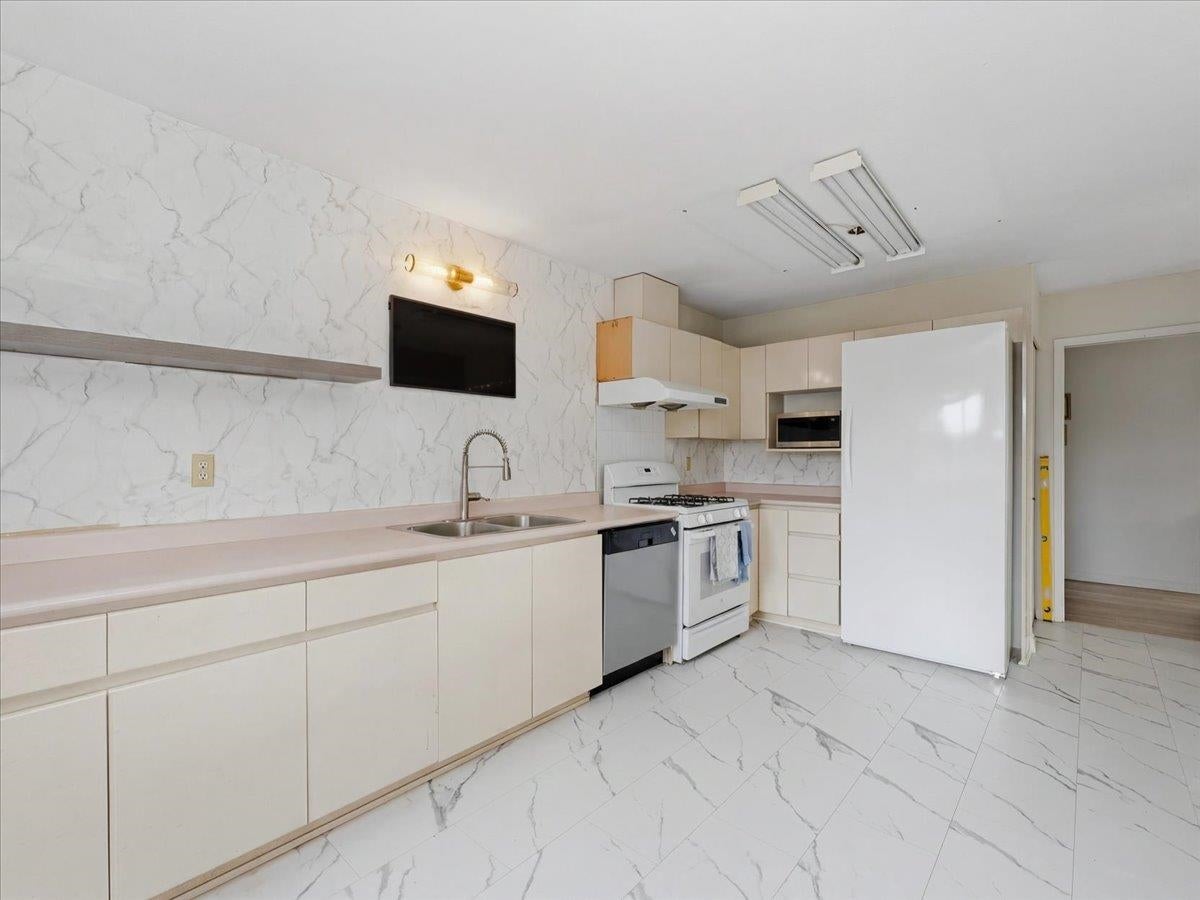 8071 Greenlake Place - Government Road Single Family Residence for Sale, 5 Bedrooms (R3111470)# - 14