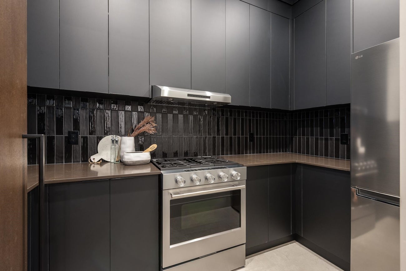 2145 Palliser Avenue - Central Coquitlam Single Family Residence for Sale, 7 Bedrooms (R3111528)# - 14