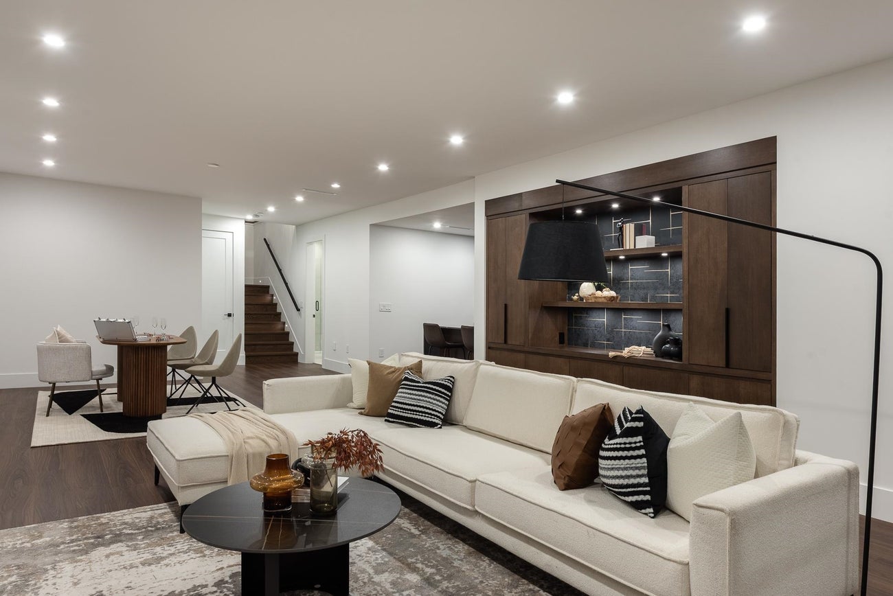 2145 Palliser Avenue - Central Coquitlam Single Family Residence for Sale, 7 Bedrooms (R3111528)# - 32