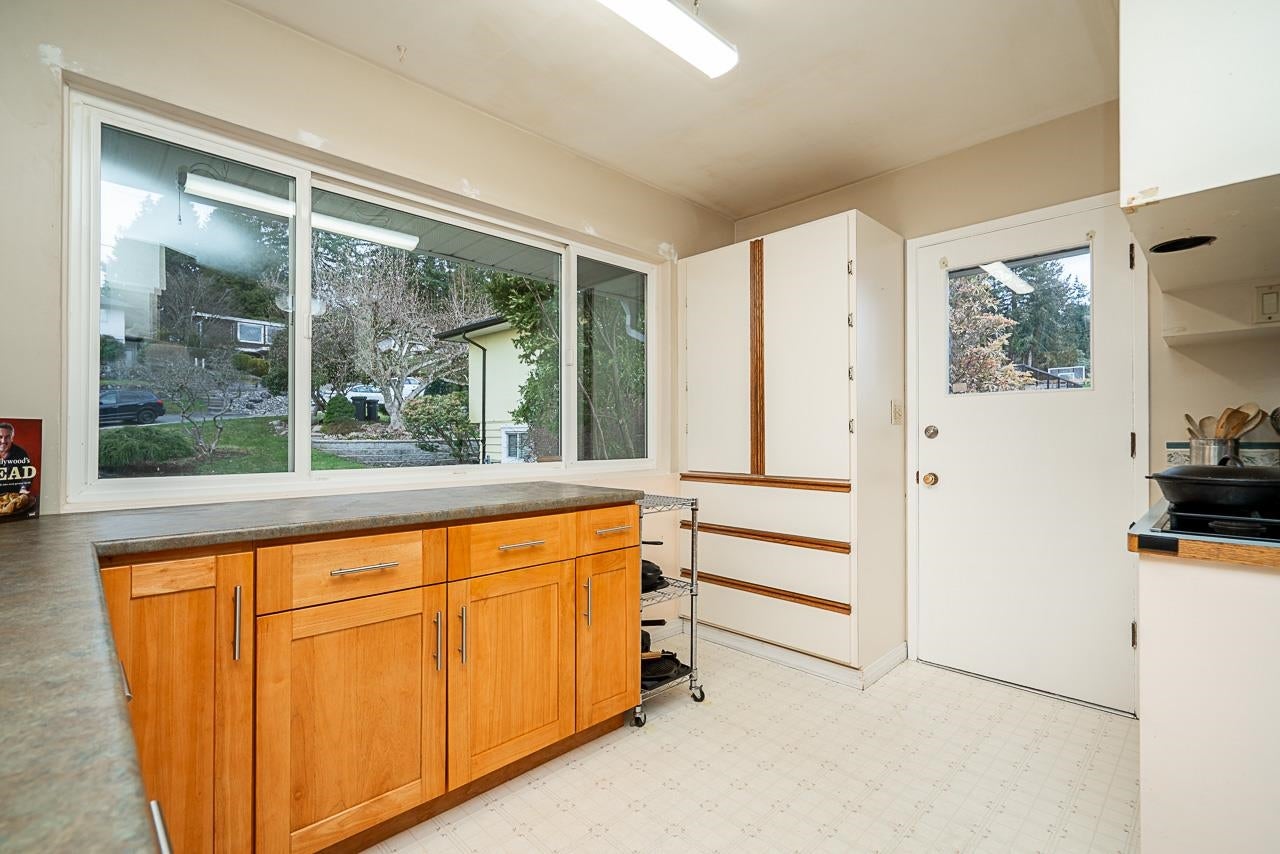 320 Seaforth Crescent - Central Coquitlam single-family-residence for Sale, 4 Bedrooms (R3113242)# - 6