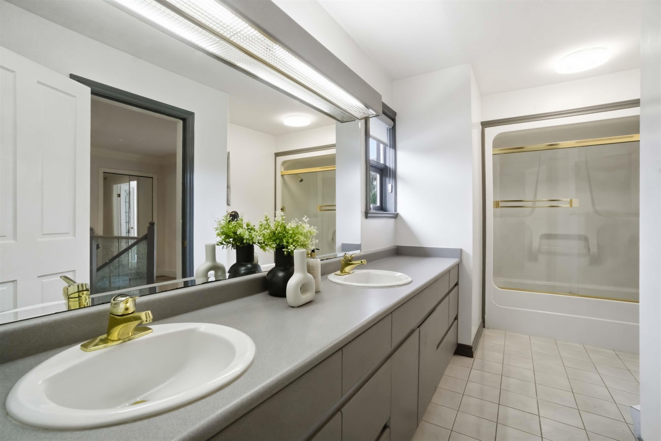 2271 Sorrento Drive - Coquitlam East single-family-residence for Sale, 6 Bedrooms (R3113600)# - 22