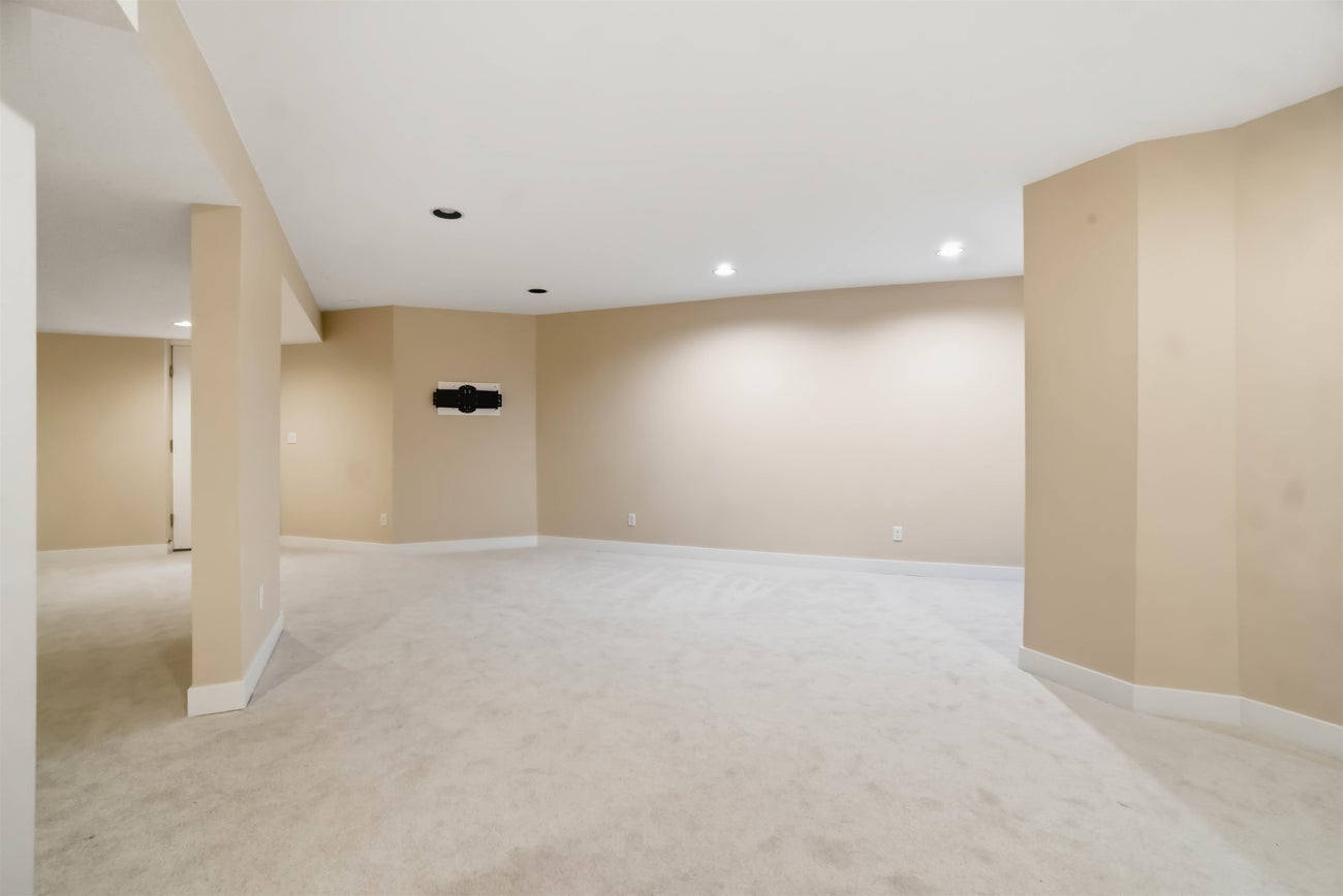 2271 Sorrento Drive - Coquitlam East single-family-residence for Sale, 6 Bedrooms (R3113600)# - 33