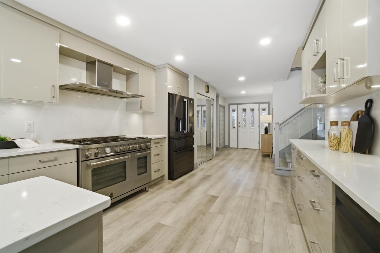 2271 Sorrento Drive - Coquitlam East single-family-residence for Sale, 6 Bedrooms (R3113600)# - 4