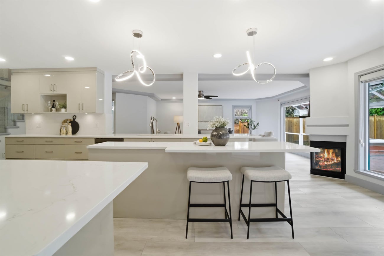 2271 Sorrento Drive - Coquitlam East single-family-residence for Sale, 6 Bedrooms (R3113600)# - 5