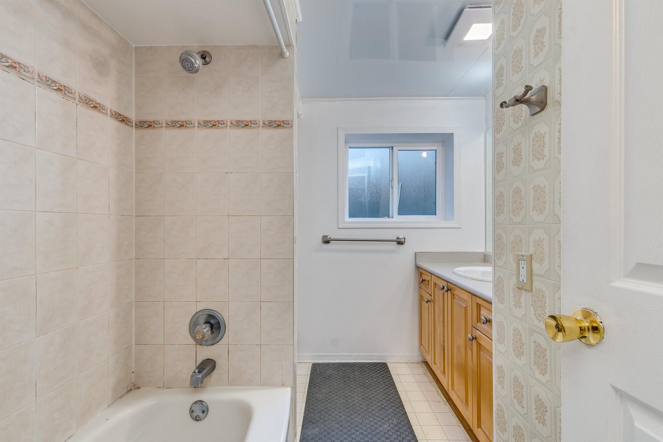 760 Grover Avenue - Coquitlam West single-family-residence for Sale, 6 Bedrooms (R3114064)# - 21