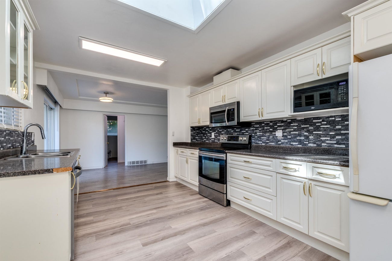 760 Grover Avenue - Coquitlam West single-family-residence for Sale, 6 Bedrooms (R3114064)# - 8