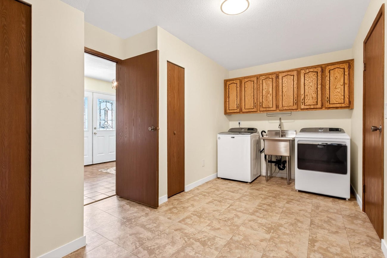 1558 Glen Abbey Drive - Simon Fraser Univer. single-family-residence for Sale, 4 Bedrooms (R3114455)# - 32