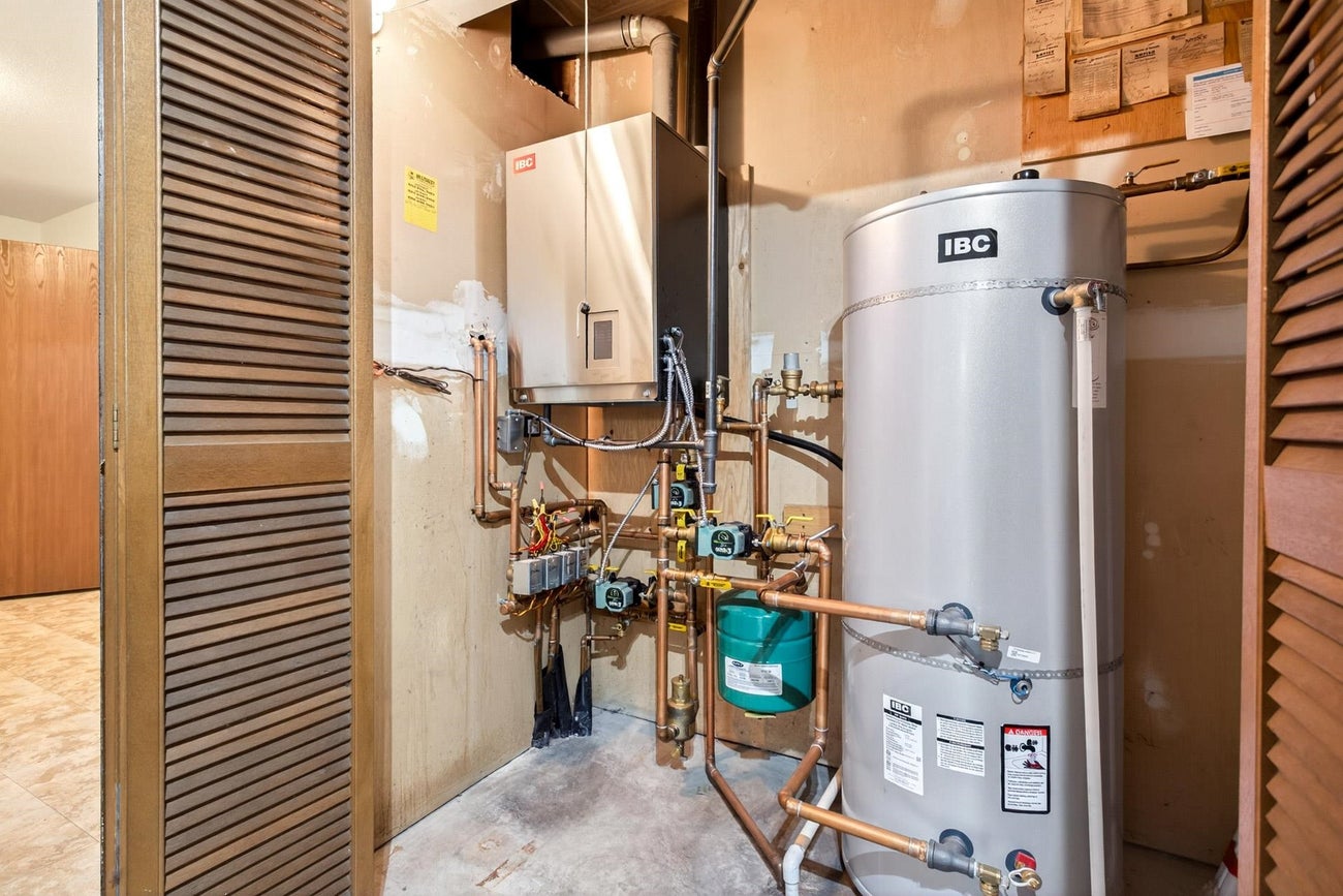 1558 Glen Abbey Drive - Simon Fraser Univer. single-family-residence for Sale, 4 Bedrooms (R3114455)# - 34