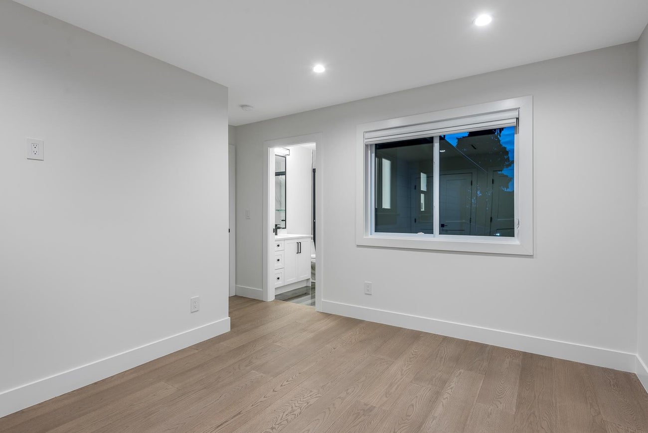 730 Schoolhouse Street - Central Coquitlam Single Family Residence for Sale, 7 Bedrooms (R3115539)# - 35