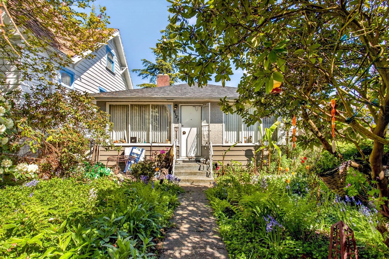 4137 Mcgill Street - Vancouver Heights Single Family Residence for Sale, 4 Bedrooms (R3115905)# - 1