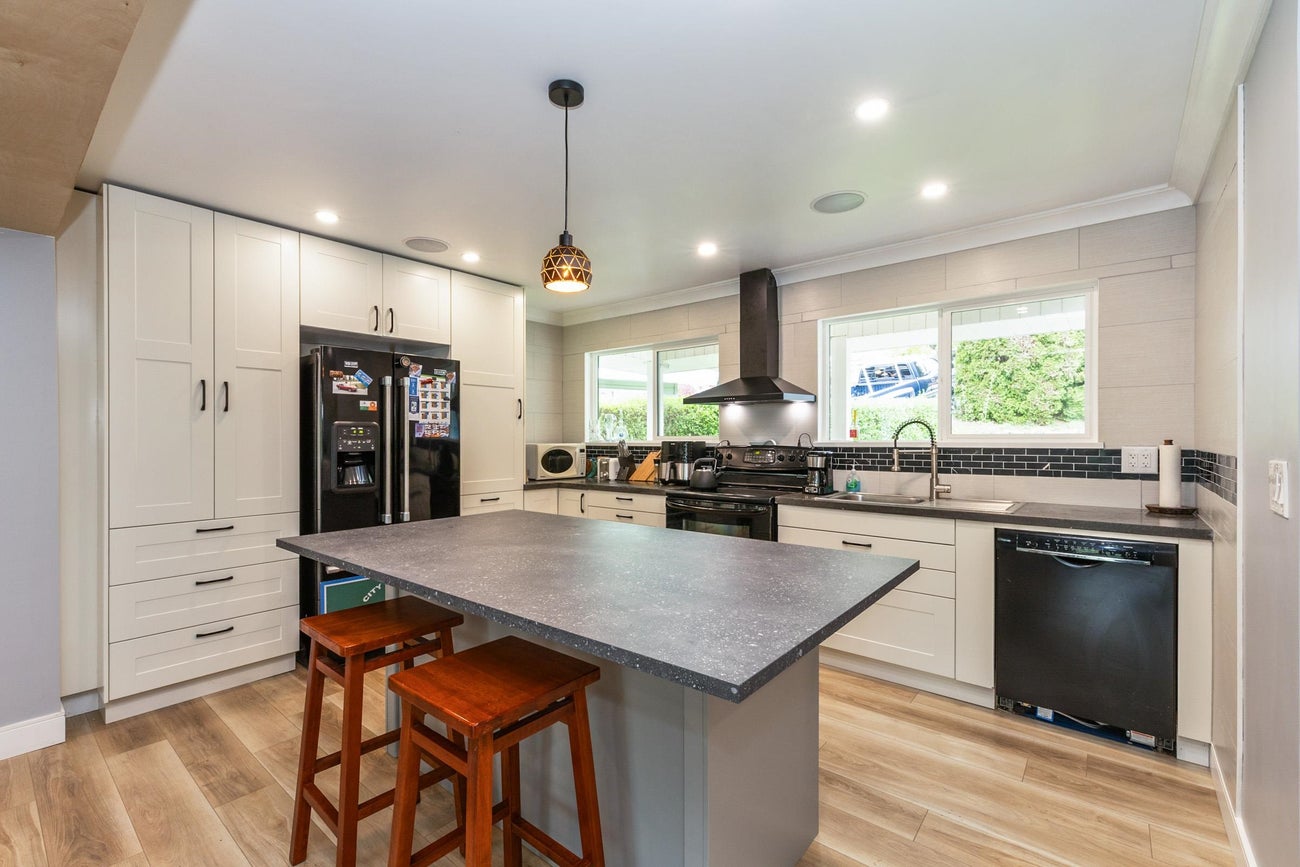 320 Gloucester Court - Coquitlam East Single Family Residence for Sale, 3 Bedrooms (R3116034)# - 12