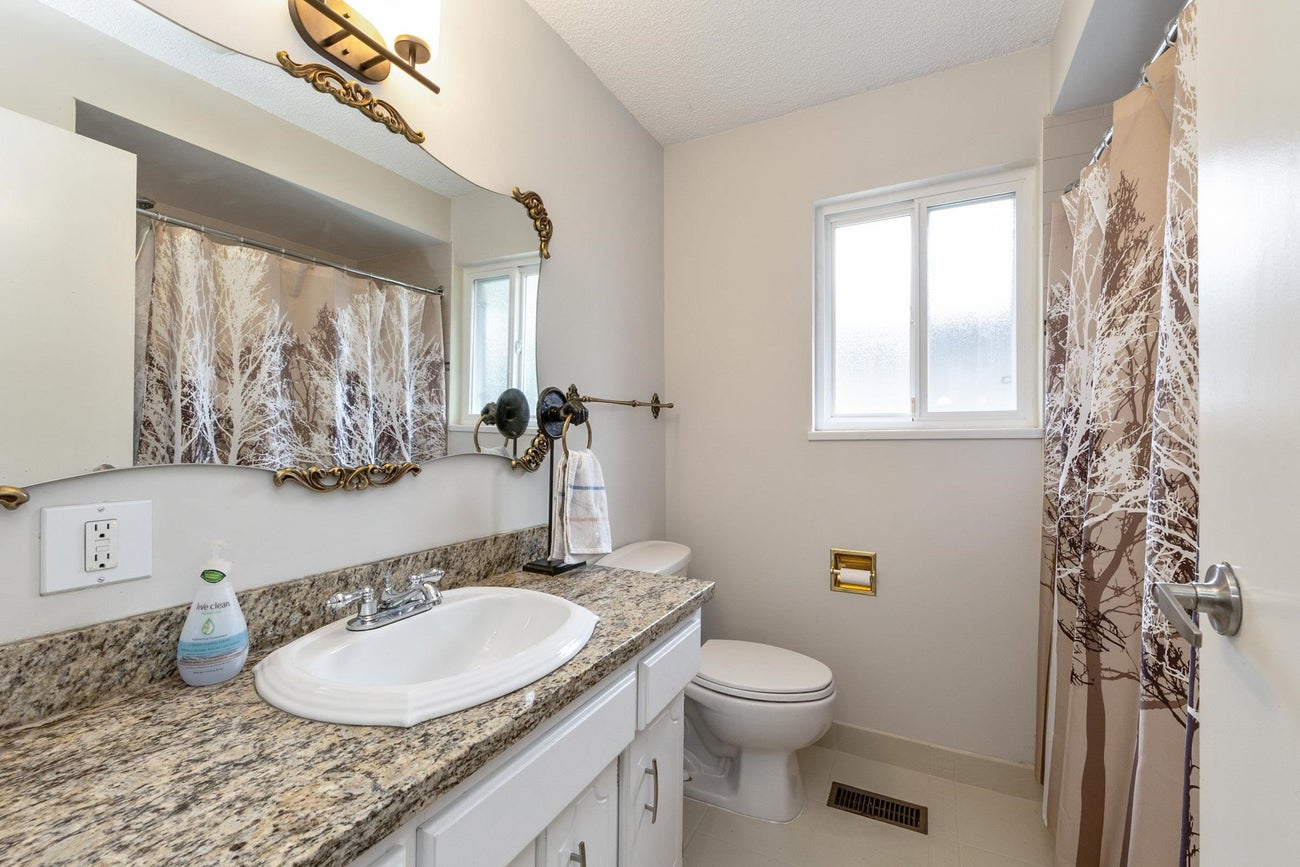 320 Gloucester Court - Coquitlam East Single Family Residence for Sale, 3 Bedrooms (R3116034)# - 21