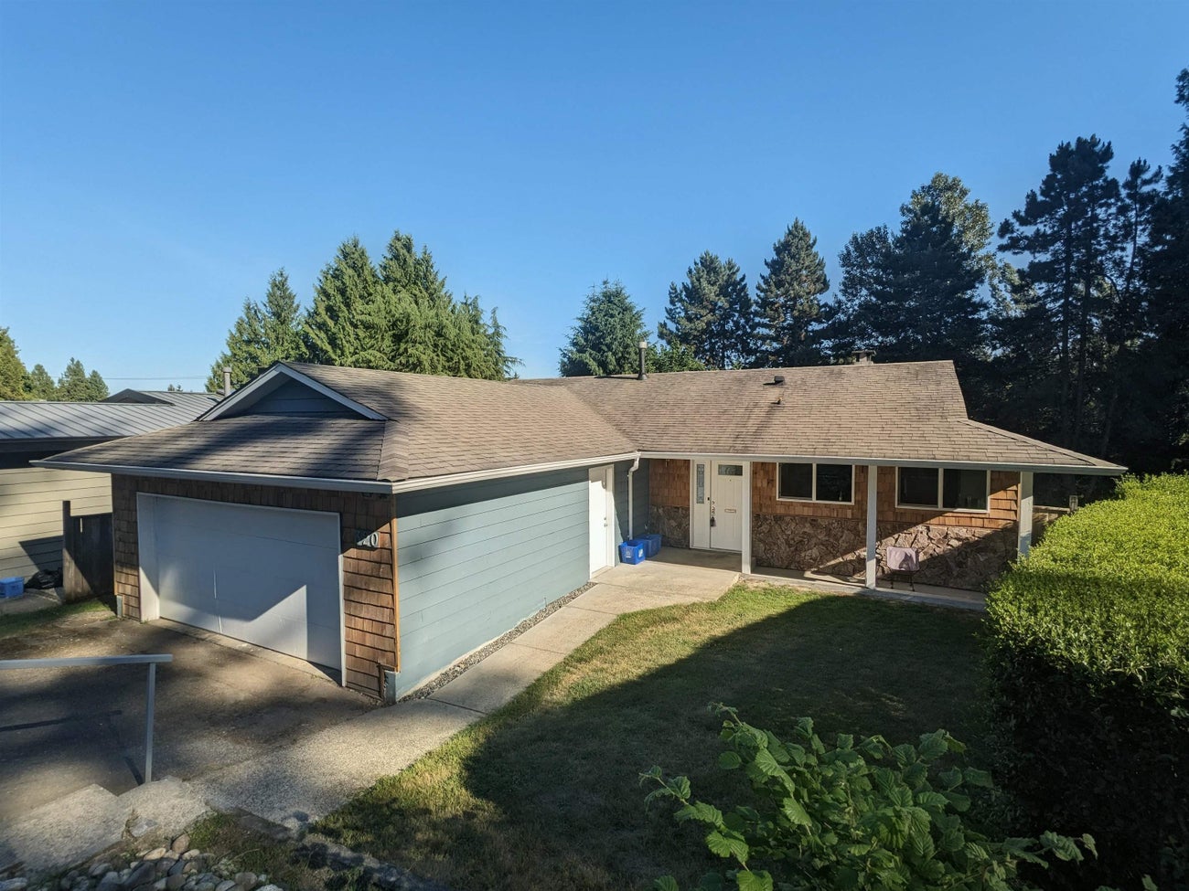 320 Gloucester Court - Coquitlam East Single Family Residence for Sale, 3 Bedrooms (R3116034)# - 2