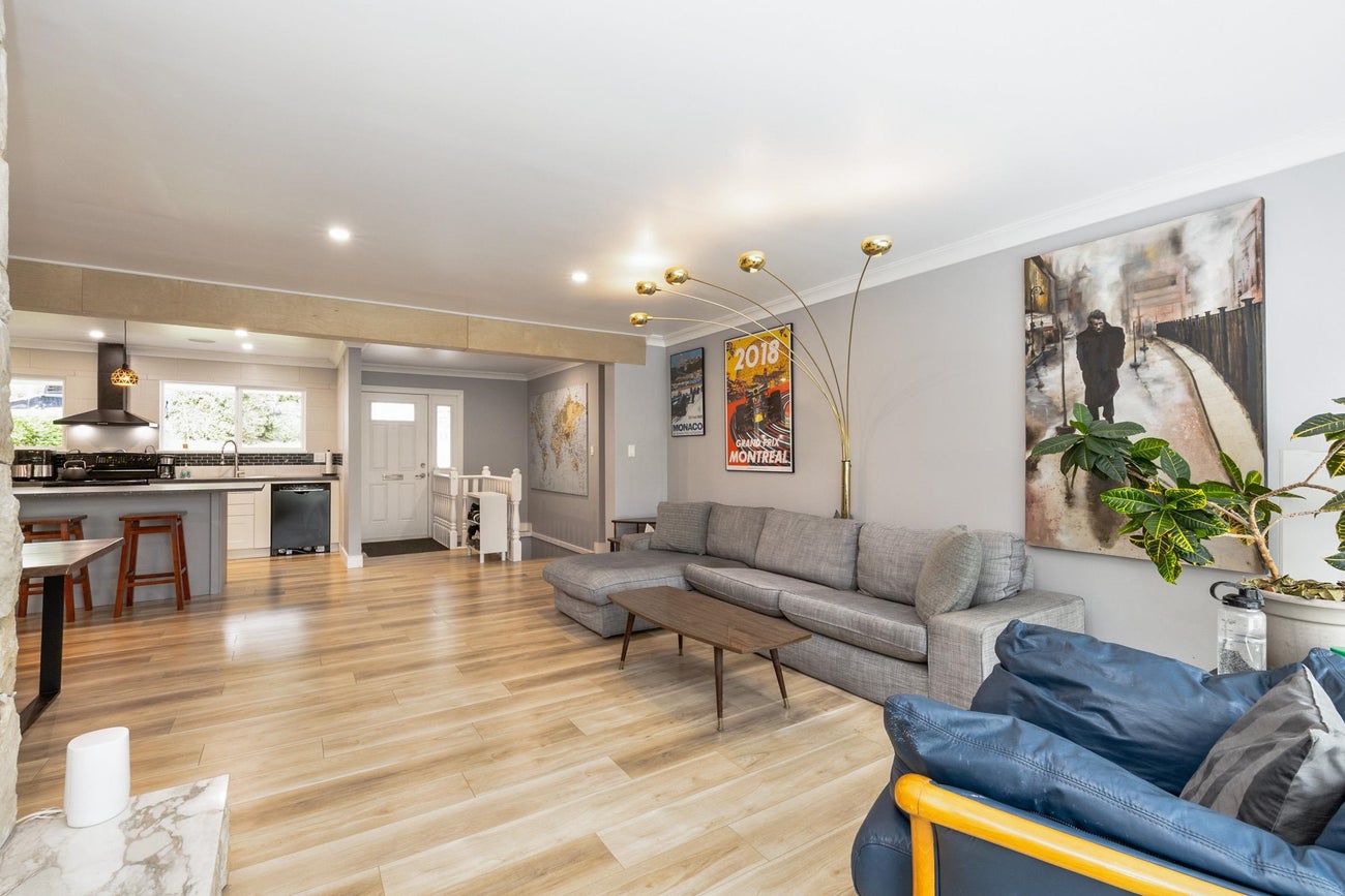 320 Gloucester Court - Coquitlam East Single Family Residence for Sale, 3 Bedrooms (R3116034)# - 6
