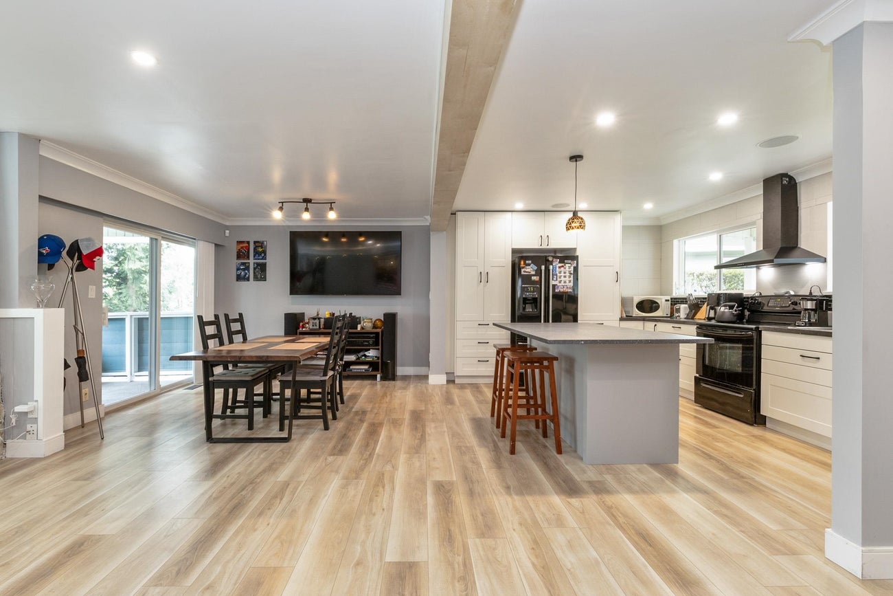 320 Gloucester Court - Coquitlam East Single Family Residence for Sale, 3 Bedrooms (R3116034)# - 7